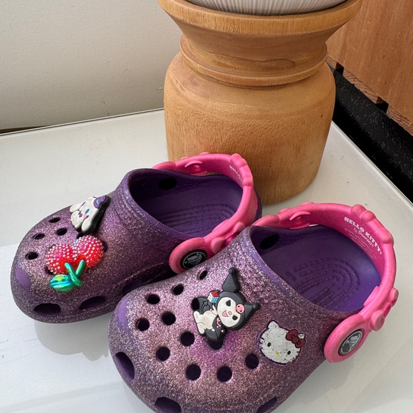 Hello Kitty Purple Pink Slippers with Glittery Finish - Picture 2 of 2